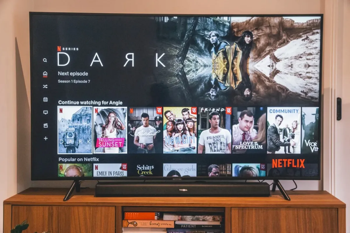 Czym jest telewizor Smart TV i czym różni się od zwykłego telewizora?