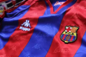 Koszulki FC Barcelony - trafiony prezent dla fanów piłki nożnej