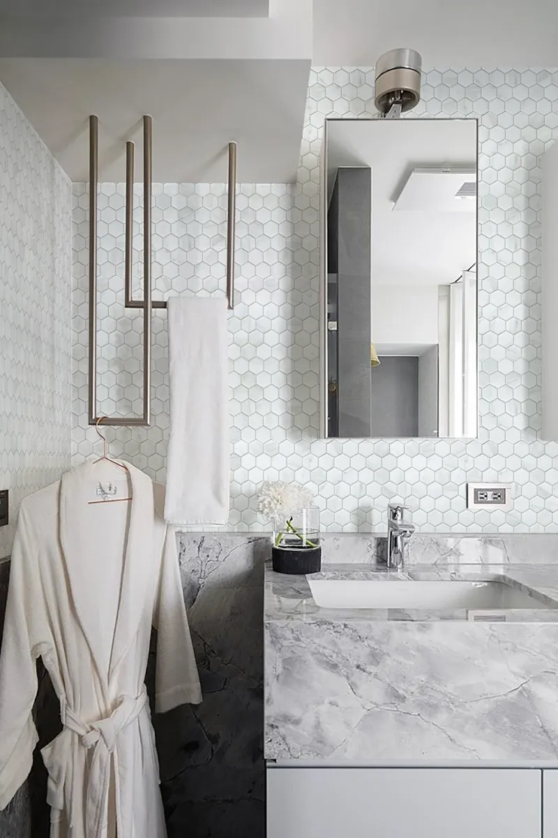 Czas na marmur: Jak ten klasyczny materiał staje się nowoczesnym wyborem? Ekspert Raw Decor wyjaśnia!